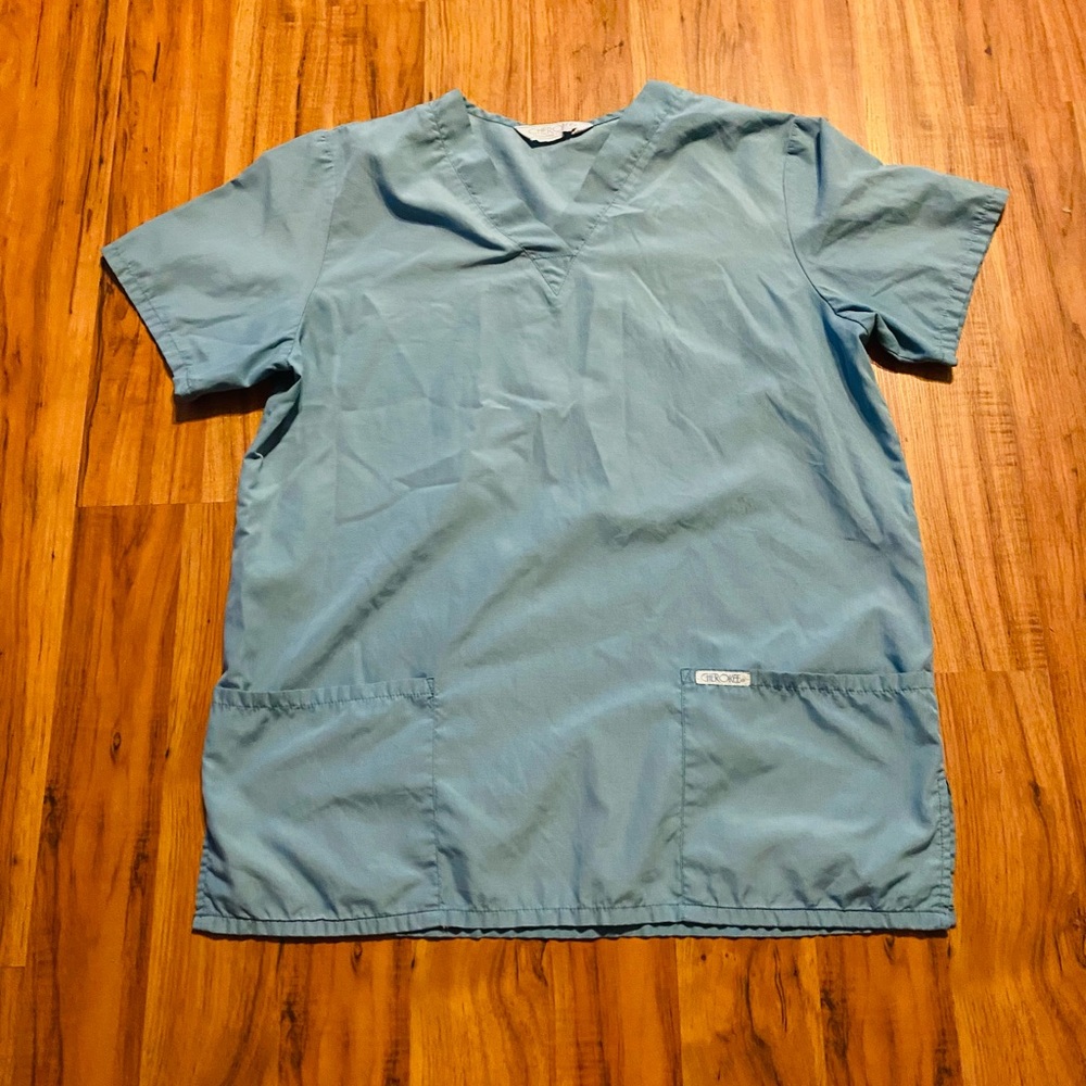 Cherokee Women’s Retro Scrub Top 22 inches flat 44 inches around; length 28 inch